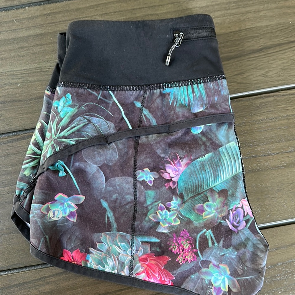 Lululemon Speed Short Sz 4 2.5 length